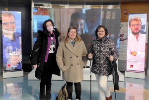 Foto con tres mujeres, entre ellas la delegada de ANSEDH en aragón