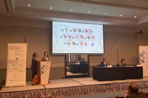 Ilaria Galetti y Silvia Aguilera, coordinadoras de Grupo Europeo de Representantes de Pacientes de ReCONNET, presentando al equipo de ePAG Advocates.