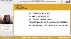 Diapositiva con el siguiente texto: El cuerpo tiene mente; la mente tiene cuerpo; el cerebro es un &oacute;rgano; somos un organismo, no solo un cerebro; el entorno influye en nuestro organismo